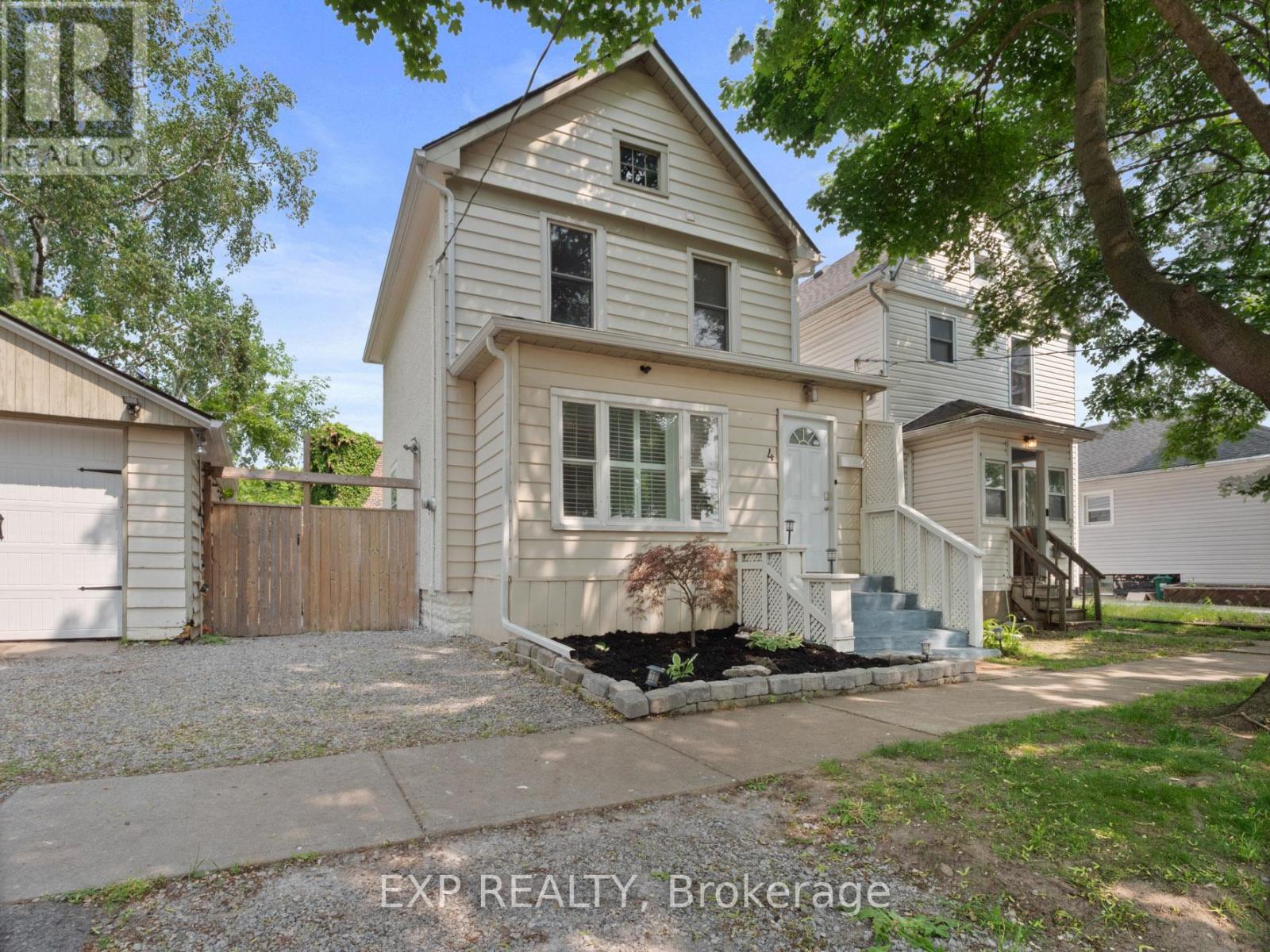 Photo 2 of 4 Wiley Street, St Catharines ON