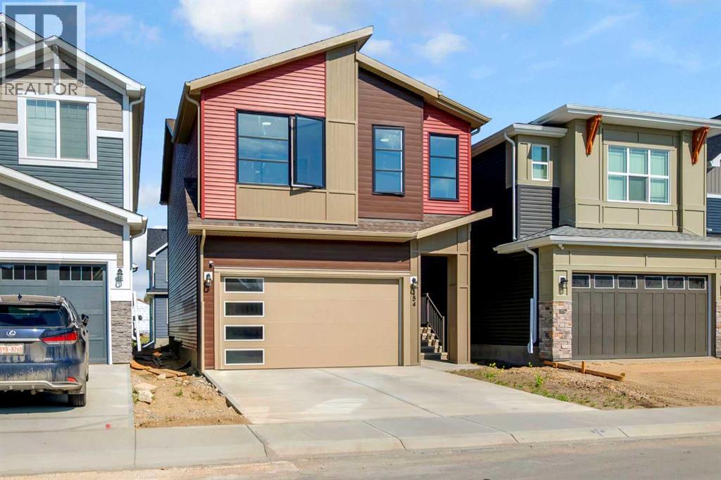 Single Family House for Sale in  Silver Spruce Grove SW Silverado Calgary 