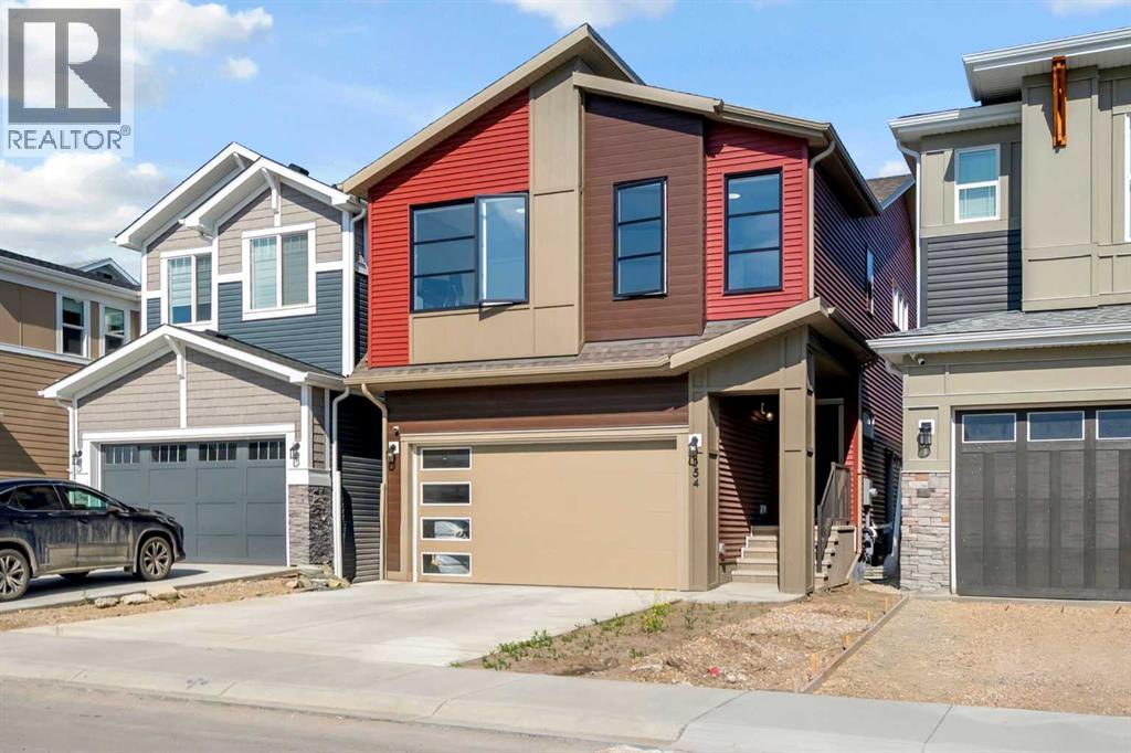 Single Family House for Sale in  Silver Spruce Grove SW Silverado Calgary 