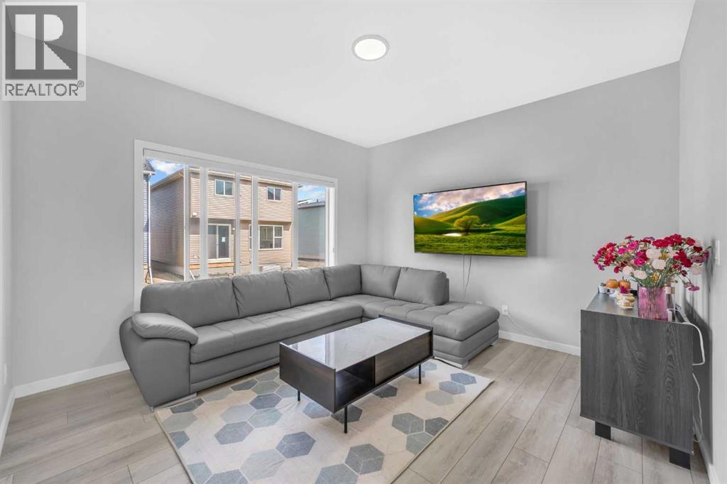 Single Family House for Sale in  Silver Spruce Grove SW Silverado Calgary 