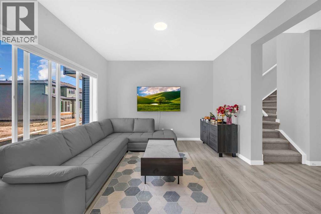 Single Family House for Sale in  Silver Spruce Grove SW Silverado Calgary 