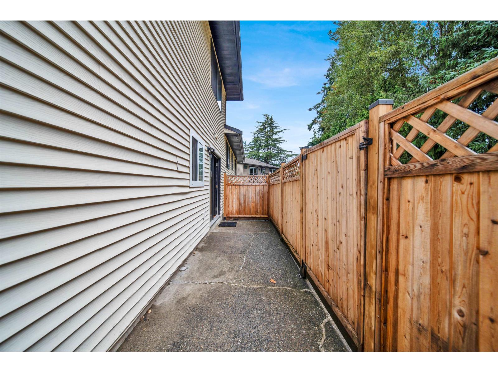 Photo 3 of 6324 130 B Street, Surrey BC