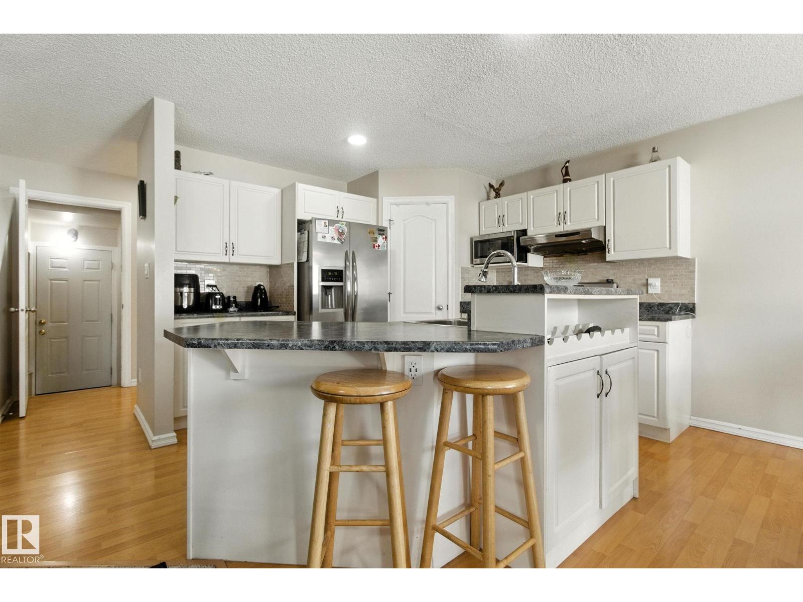 Photo 11 of 3368 24 Av Nw, Edmonton AB