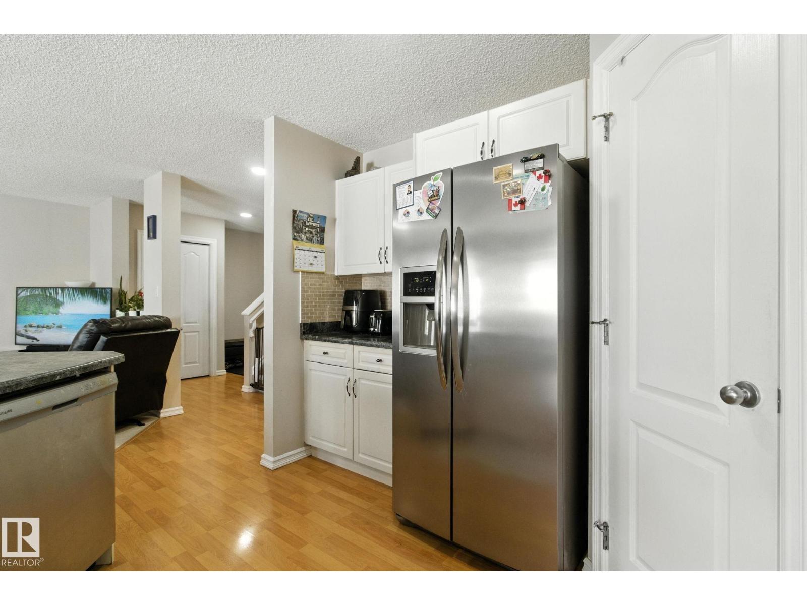 Photo 12 of 3368 24 Av Nw, Edmonton AB