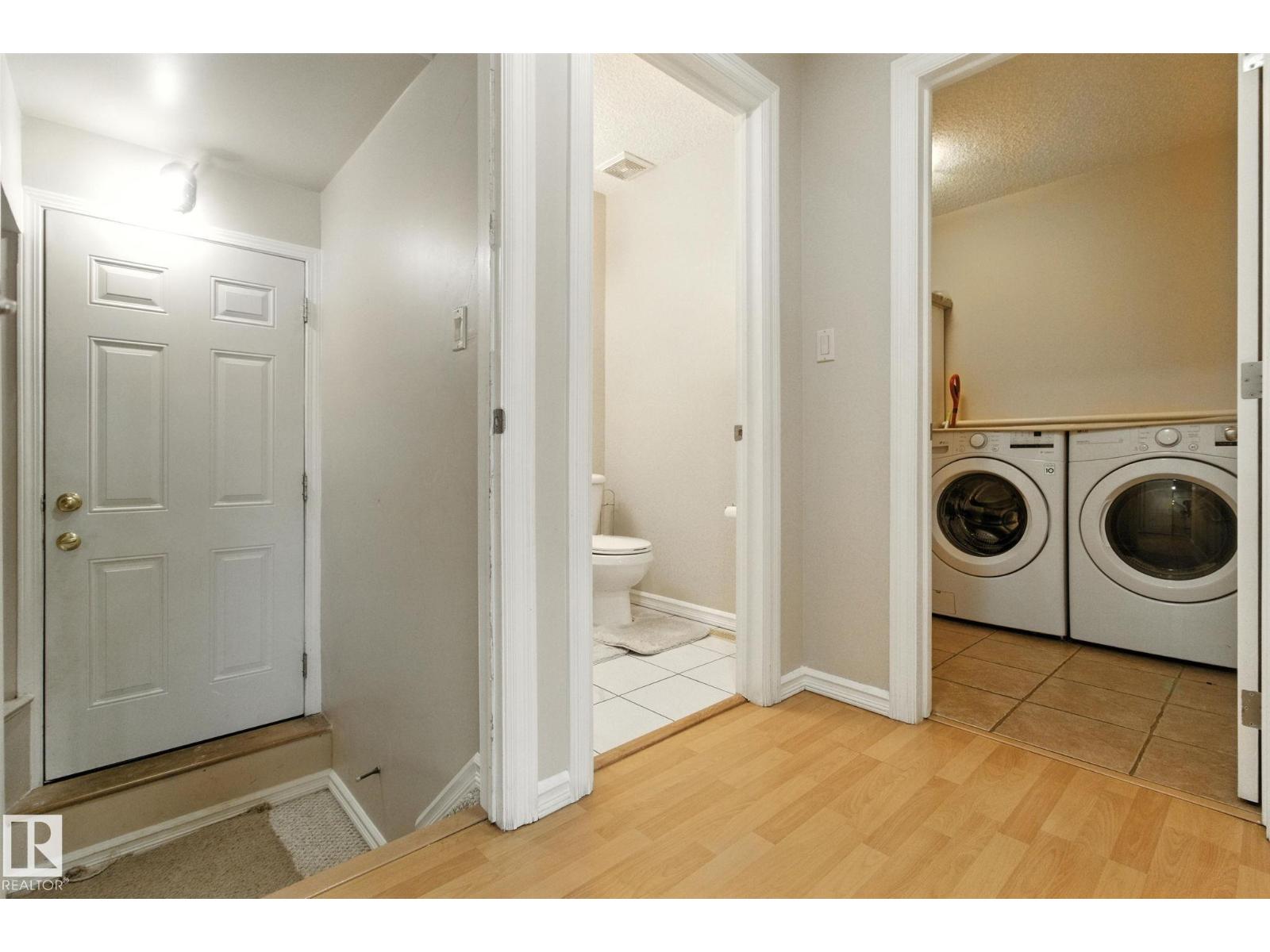 Photo 18 of 3368 24 Av Nw, Edmonton AB