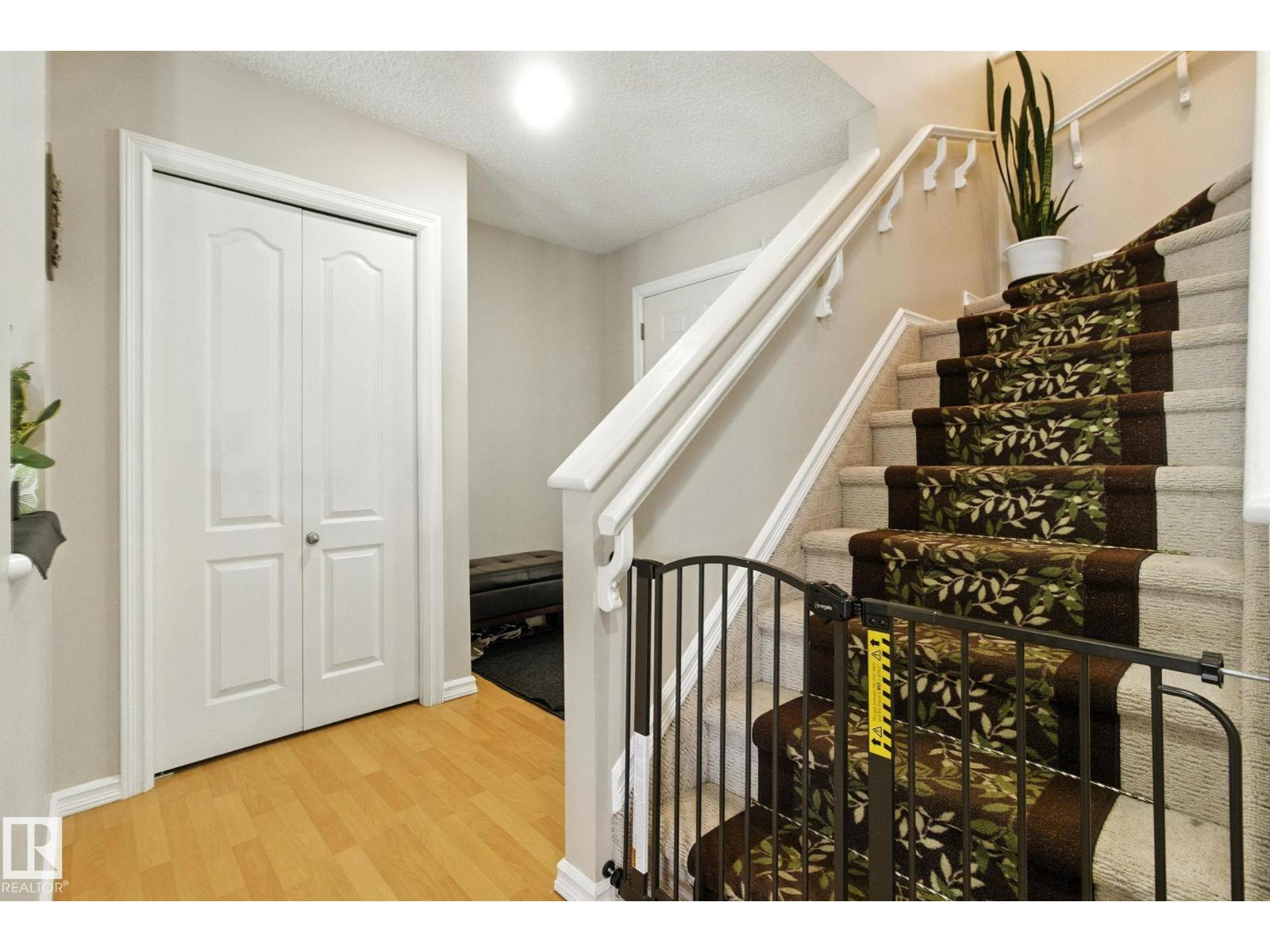 Photo 21 of 3368 24 Av Nw, Edmonton AB