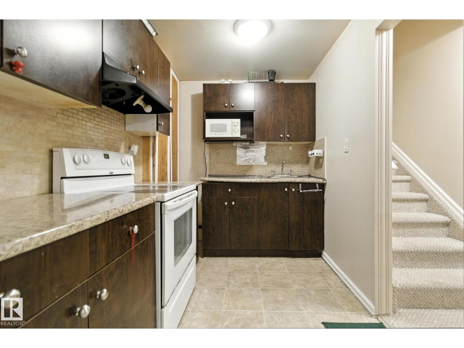 Photo 35 of 3368 24 Av Nw, Edmonton AB