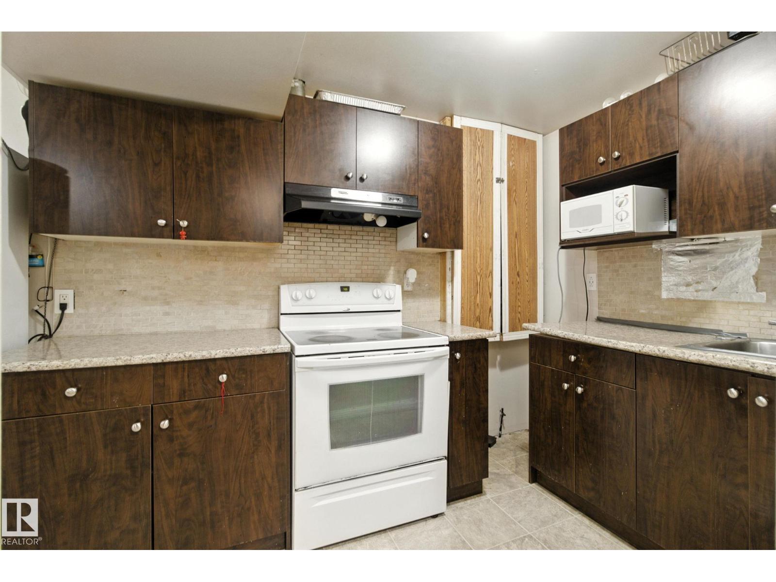 Photo 36 of 3368 24 Av Nw, Edmonton AB