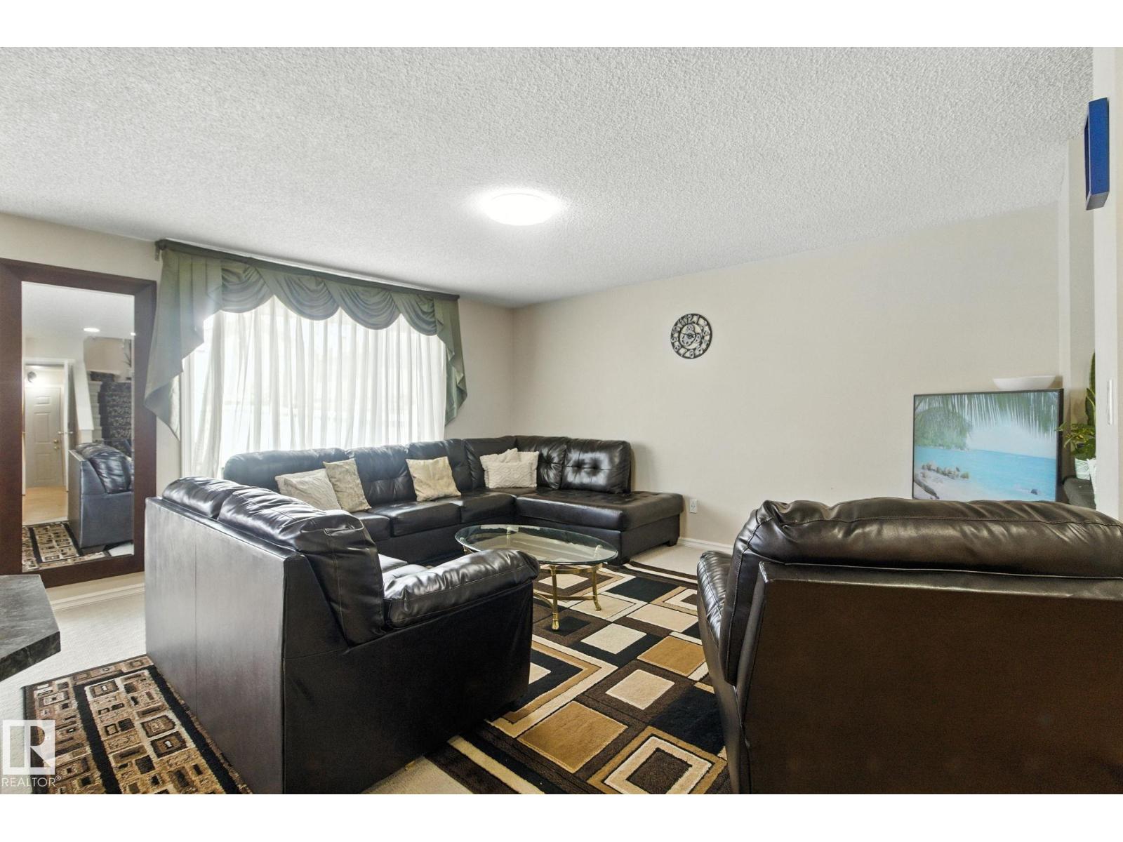 Photo 5 of 3368 24 Av Nw, Edmonton AB