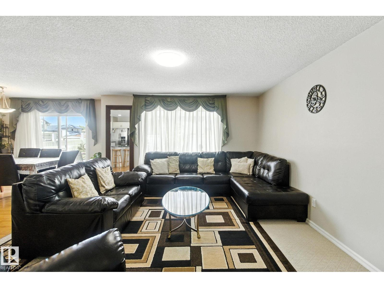 Photo 8 of 3368 24 Av Nw, Edmonton AB