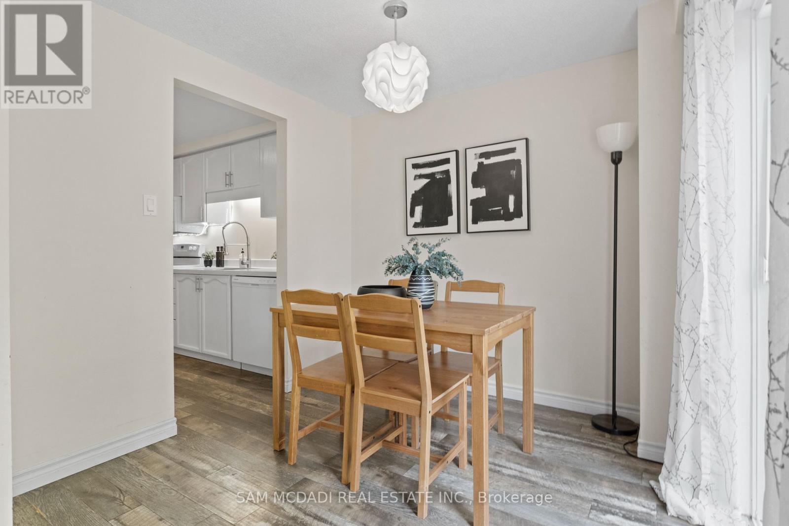 Photo 10 of 65 Edgemere Drive, Cambridge ON