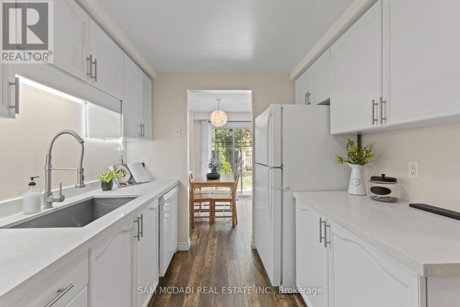 Photo 11 of 65 Edgemere Drive, Cambridge ON