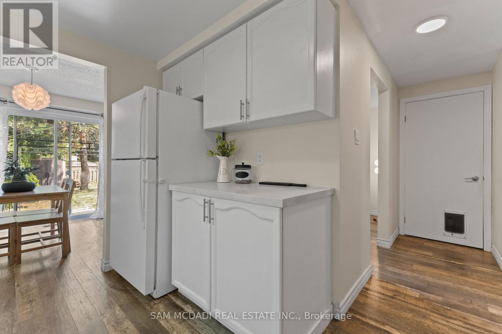 Photo 13 of 65 Edgemere Drive, Cambridge ON