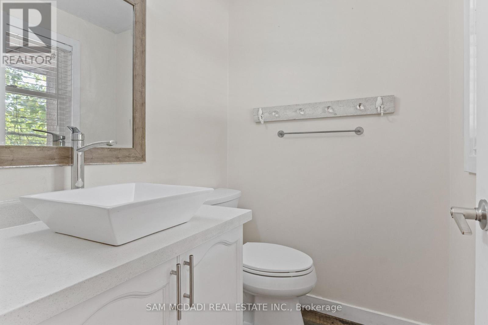 Photo 15 of 65 Edgemere Drive, Cambridge ON