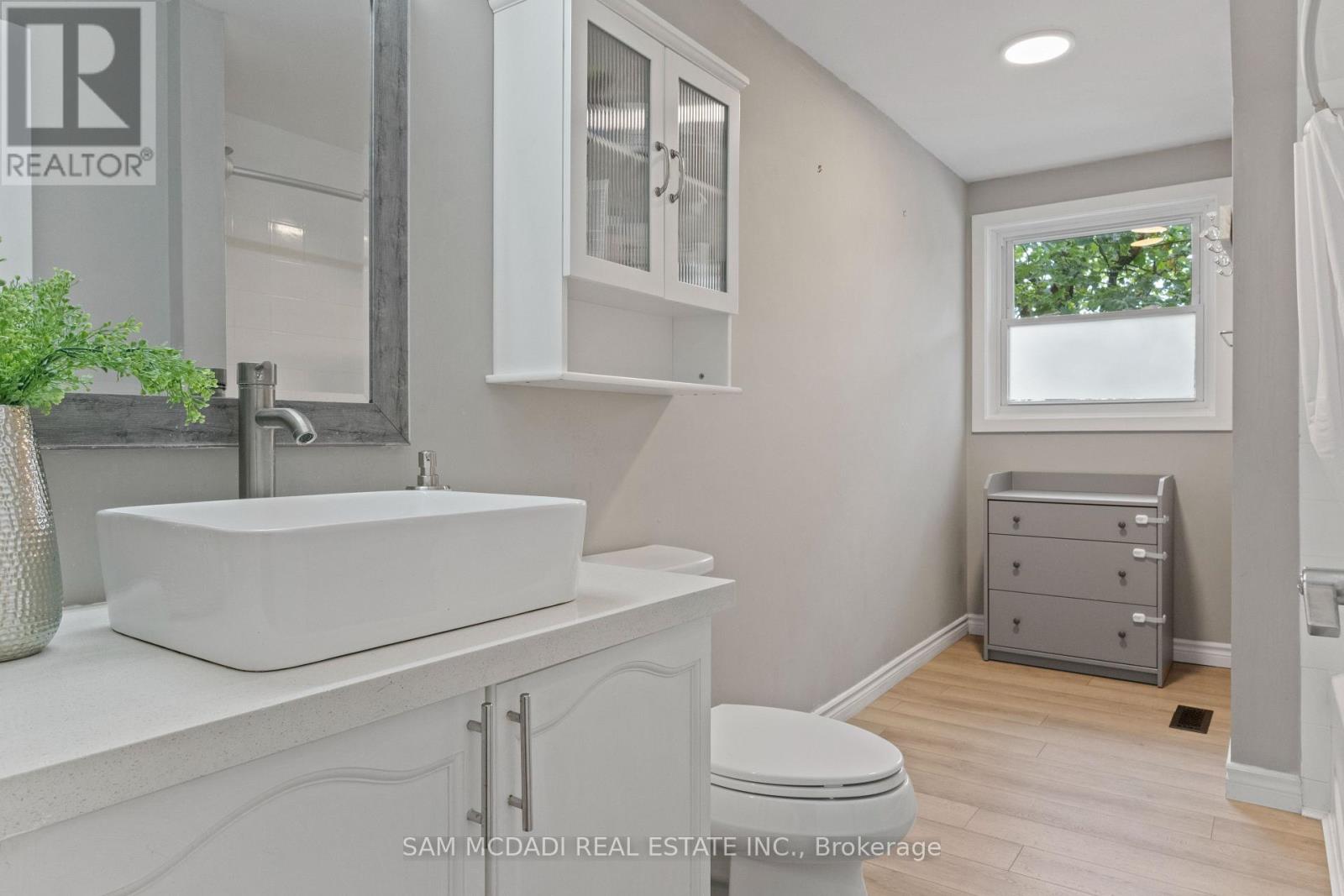 Photo 19 of 65 Edgemere Drive, Cambridge ON