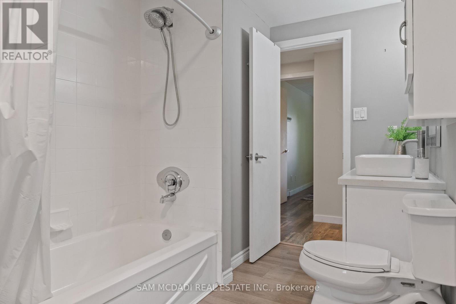Photo 20 of 65 Edgemere Drive, Cambridge ON