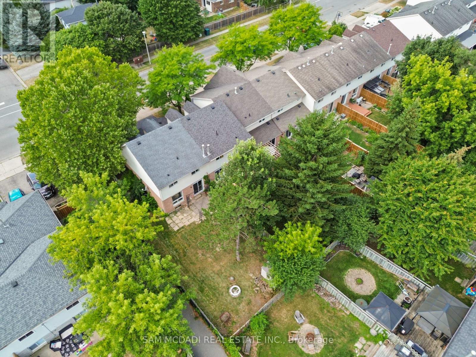 Photo 30 of 65 Edgemere Drive, Cambridge ON