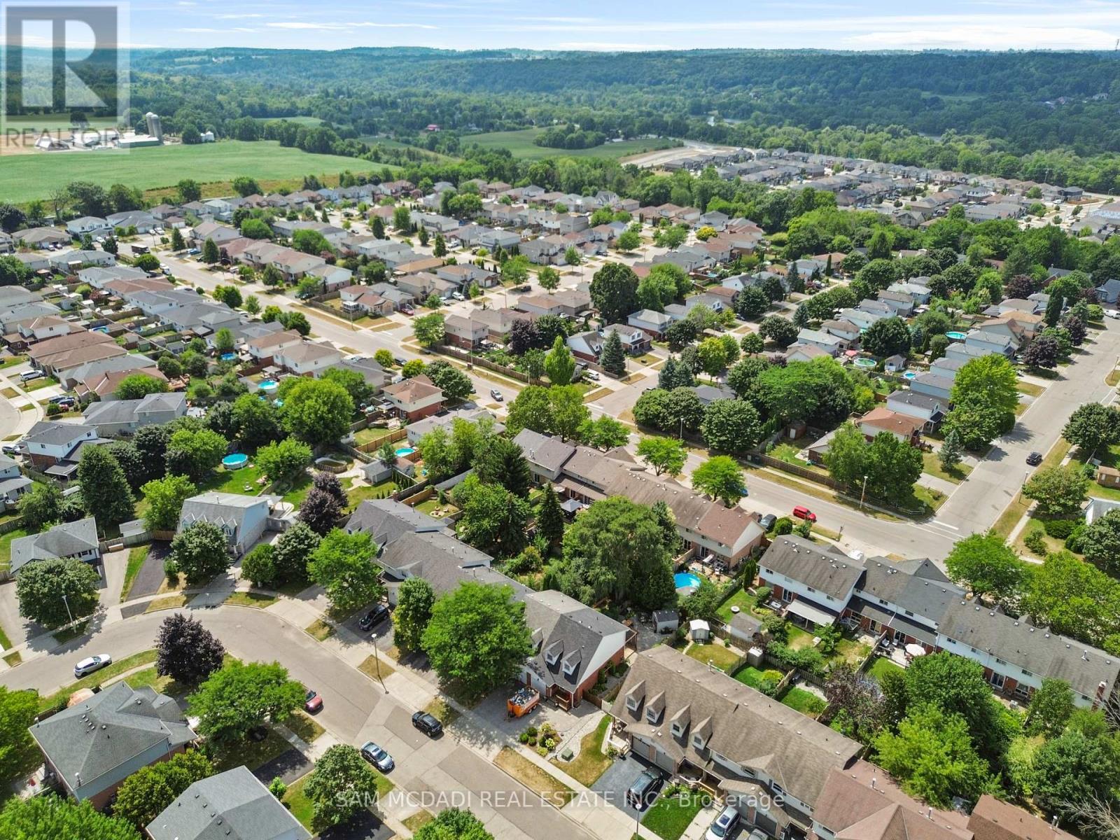 Photo 31 of 65 Edgemere Drive, Cambridge ON