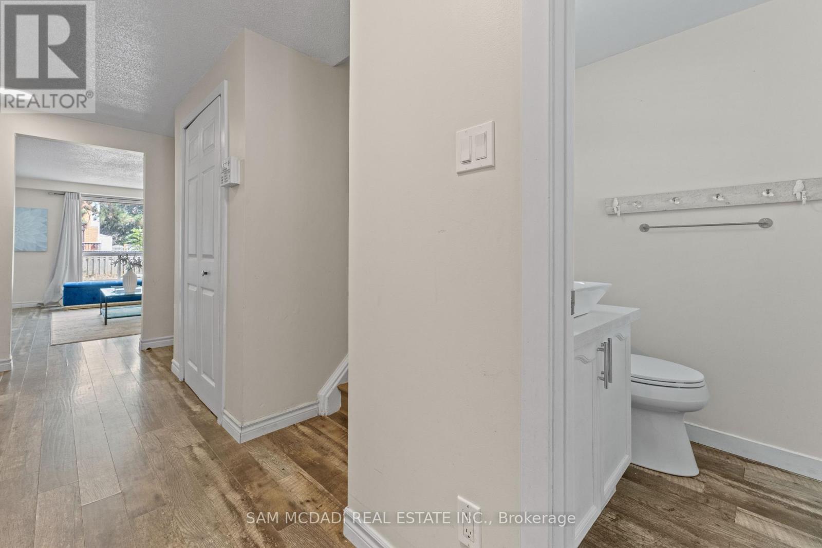 Photo 5 of 65 Edgemere Drive, Cambridge ON