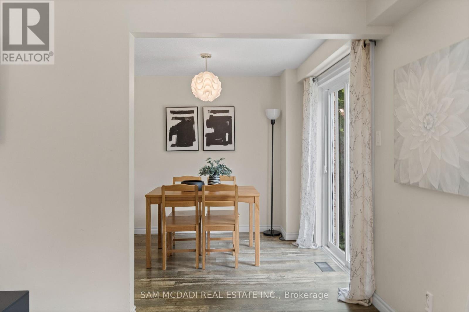 Photo 9 of 65 Edgemere Drive, Cambridge ON