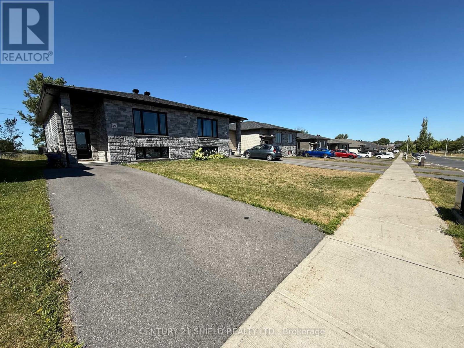 Photo 3 of 240 Glen Nora Drive, Cornwall ON
