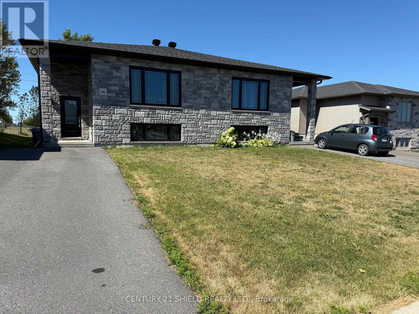 Photo 4 of 240 Glen Nora Drive, Cornwall ON