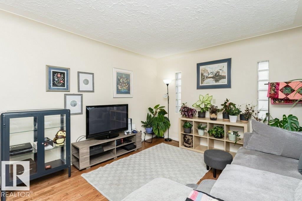 Photo 7 of 6028 106 St Nw, Edmonton AB