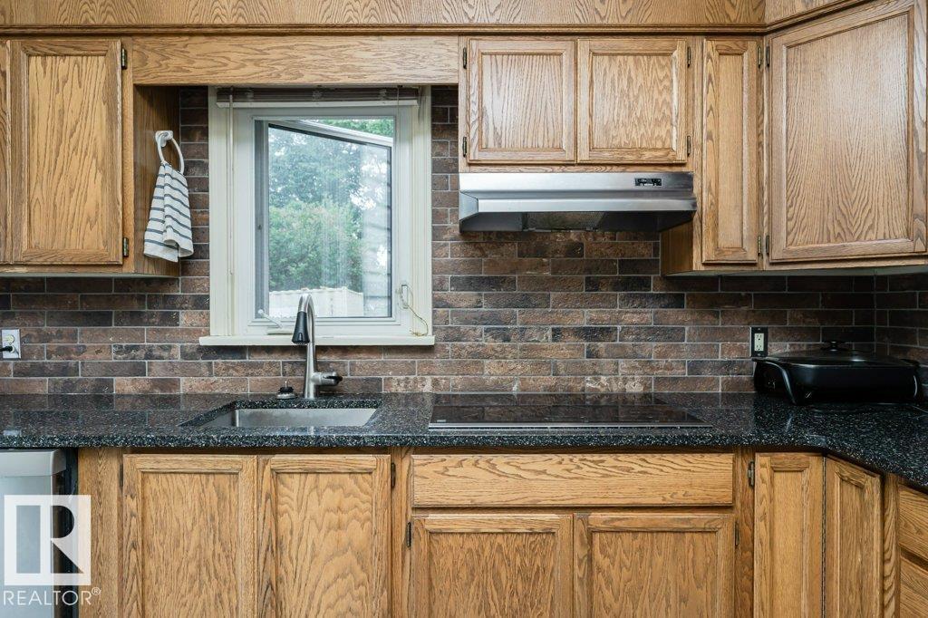 Photo 22 of 6028 106 St Nw, Edmonton AB