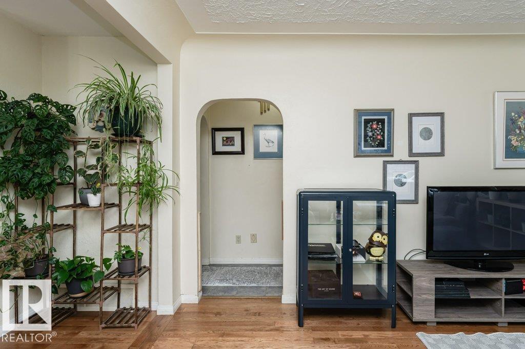 Photo 12 of 6028 106 St Nw, Edmonton AB