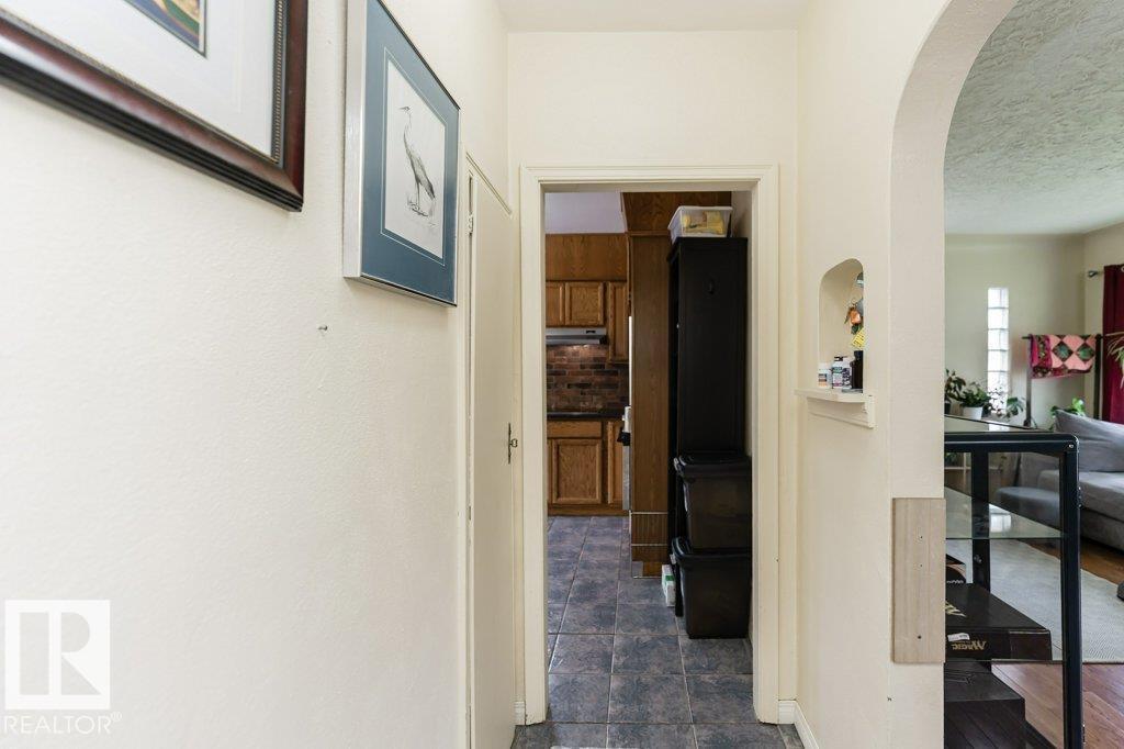 Photo 19 of 6028 106 St Nw, Edmonton AB