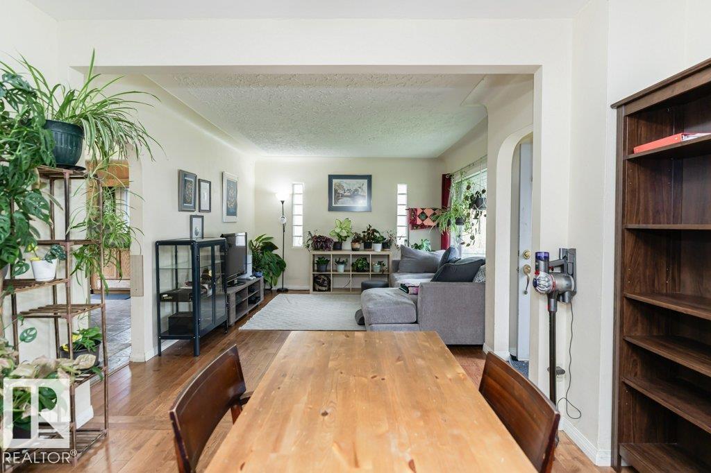 Photo 11 of 6028 106 St Nw, Edmonton AB