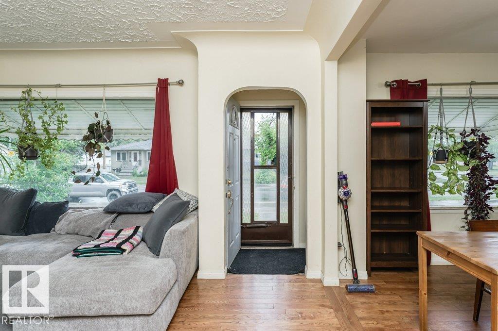 Photo 5 of 6028 106 St Nw, Edmonton AB