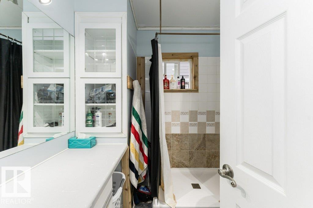 Photo 14 of 6028 106 St Nw, Edmonton AB