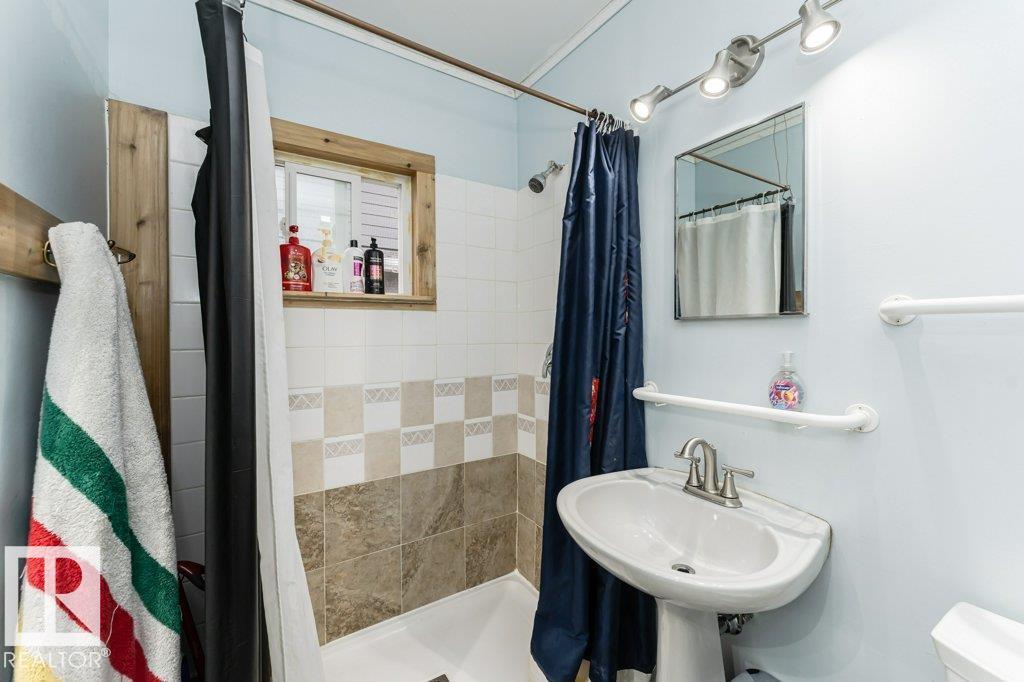 Photo 15 of 6028 106 St Nw, Edmonton AB