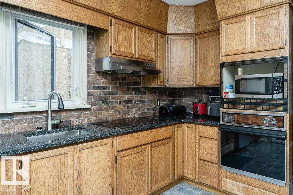 Photo 21 of 6028 106 St Nw, Edmonton AB