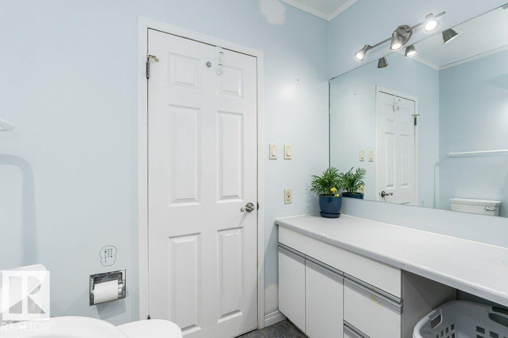 Photo 16 of 6028 106 St Nw, Edmonton AB