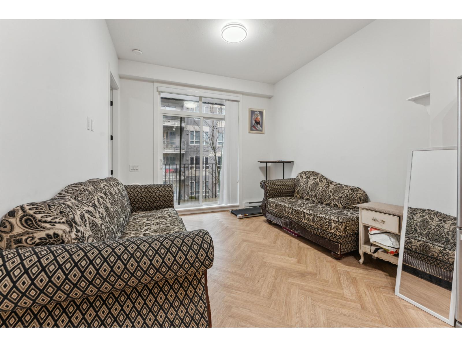 Photo 10 of 210 13933 105 Boulevard, Surrey BC