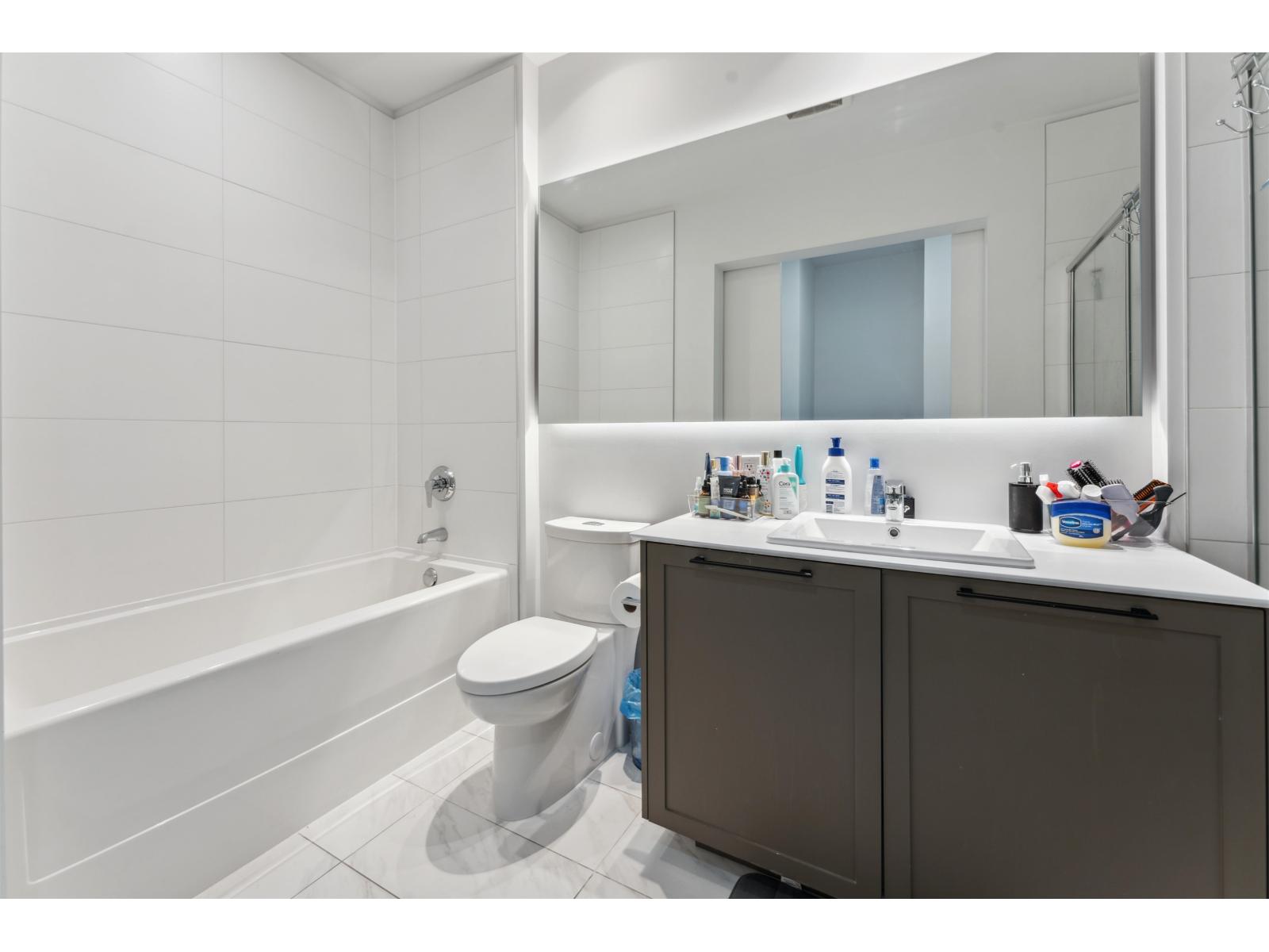 Photo 18 of 210 13933 105 Boulevard, Surrey BC