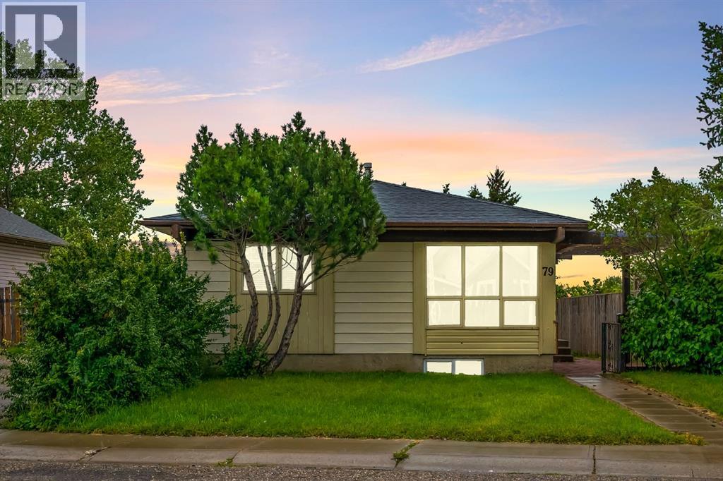 Photo 3 of 79 Abalone Way Ne, Calgary AB