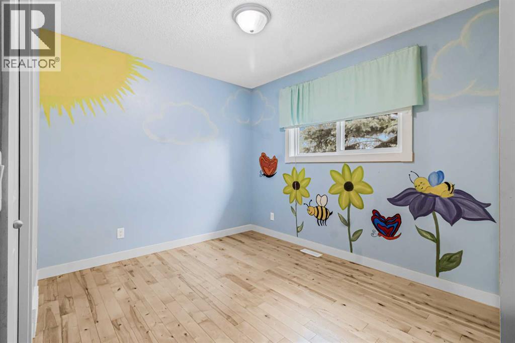 Single Family House Bi-level for Sale in   Street SW Shawnessy Calgary 