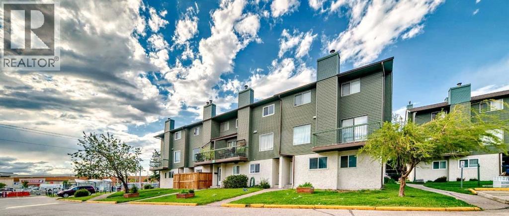 Single Family House for Sale in    Street NE Rundle Calgary 