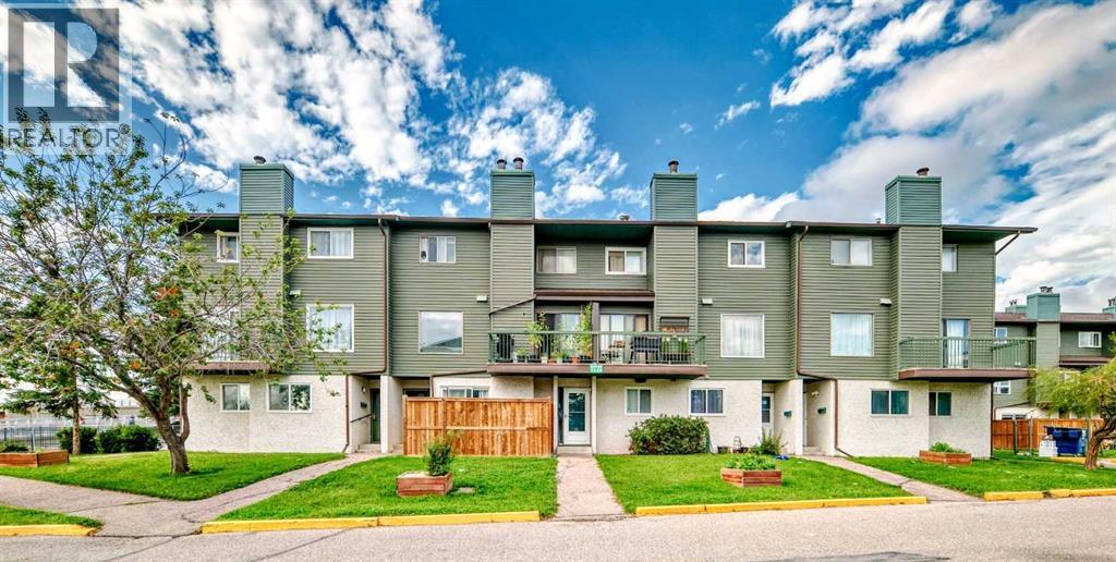 Single Family House for Sale in    Street NE Rundle Calgary 