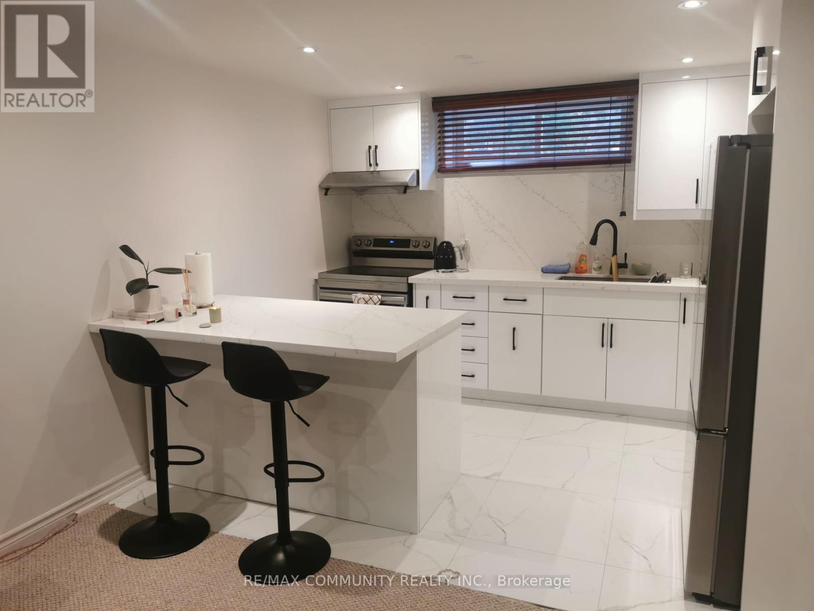 Photo 2 of 26 Sedgemount Drive, Toronto ON