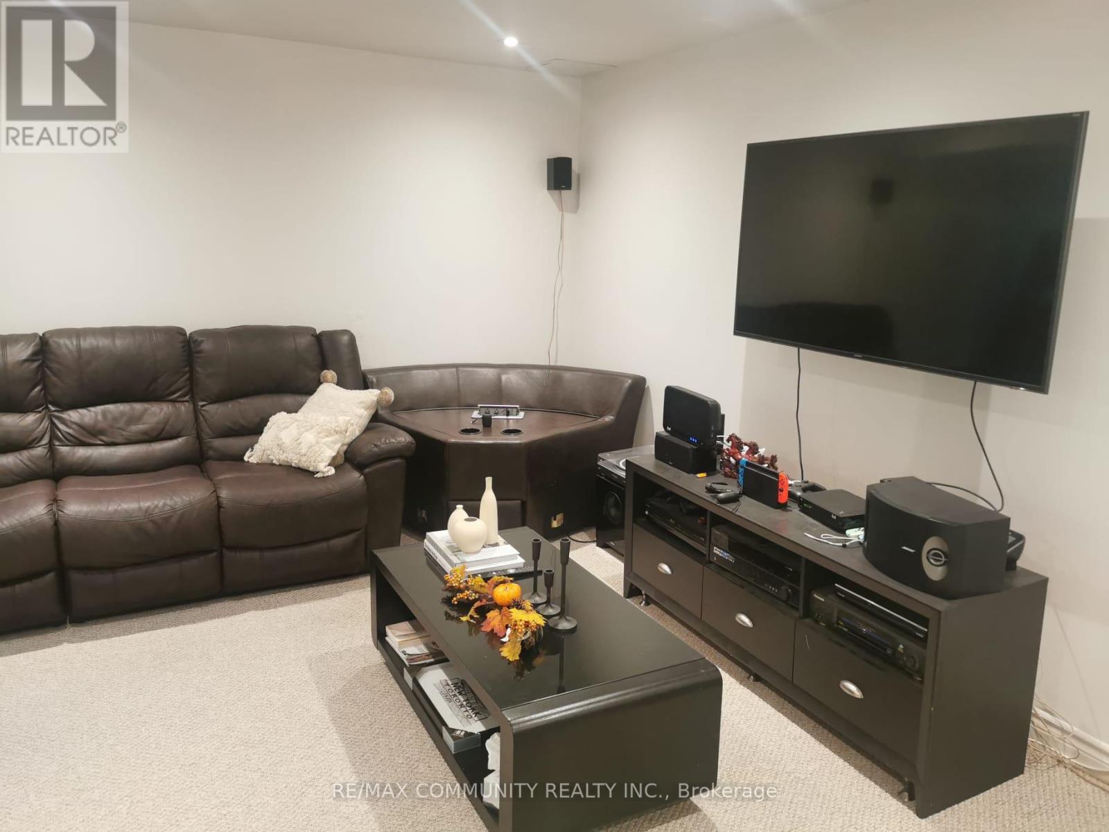 Photo 3 of 26 Sedgemount Drive, Toronto ON