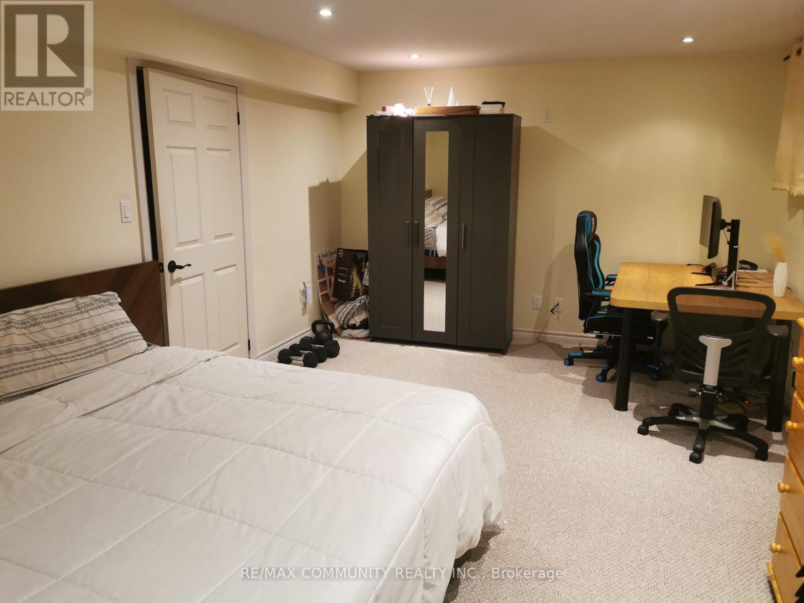 Photo 6 of 26 Sedgemount Drive, Toronto ON