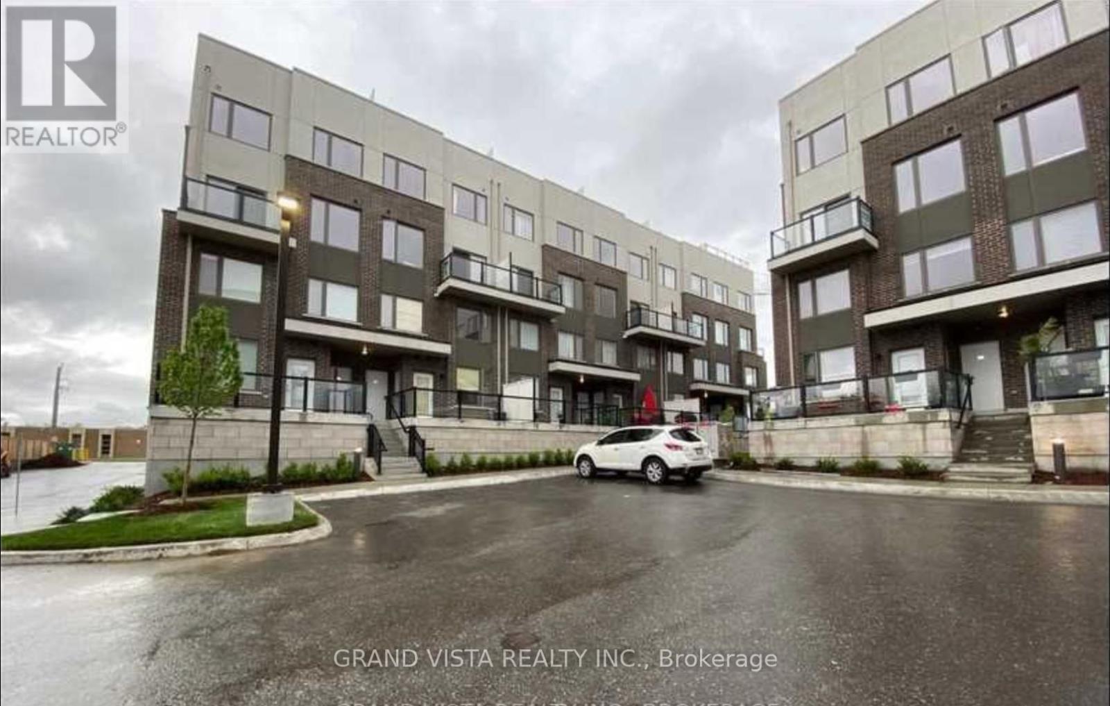 Photo 3 of 109 1460 Whites Road N, Pickering ON