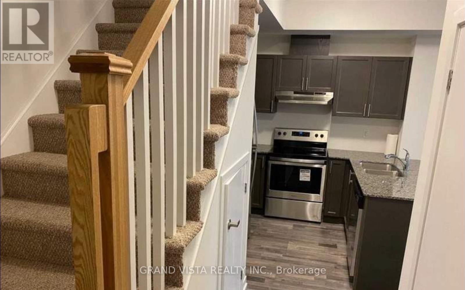 Photo 8 of 109 1460 Whites Road N, Pickering ON
