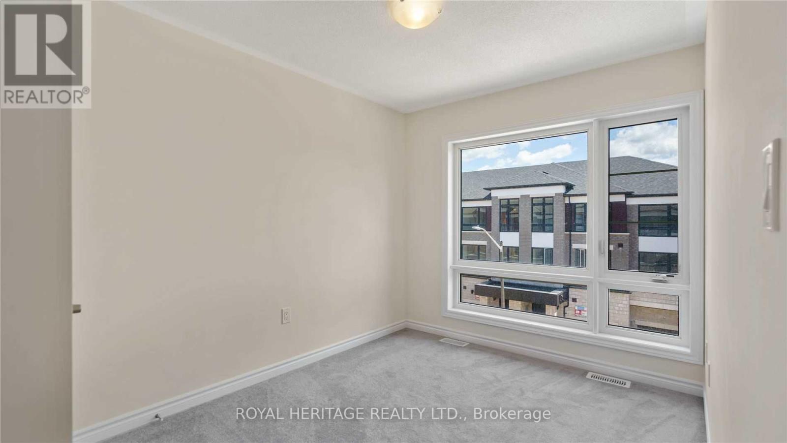 Photo 12 of 46 Lake Trail Way, Whitby ON