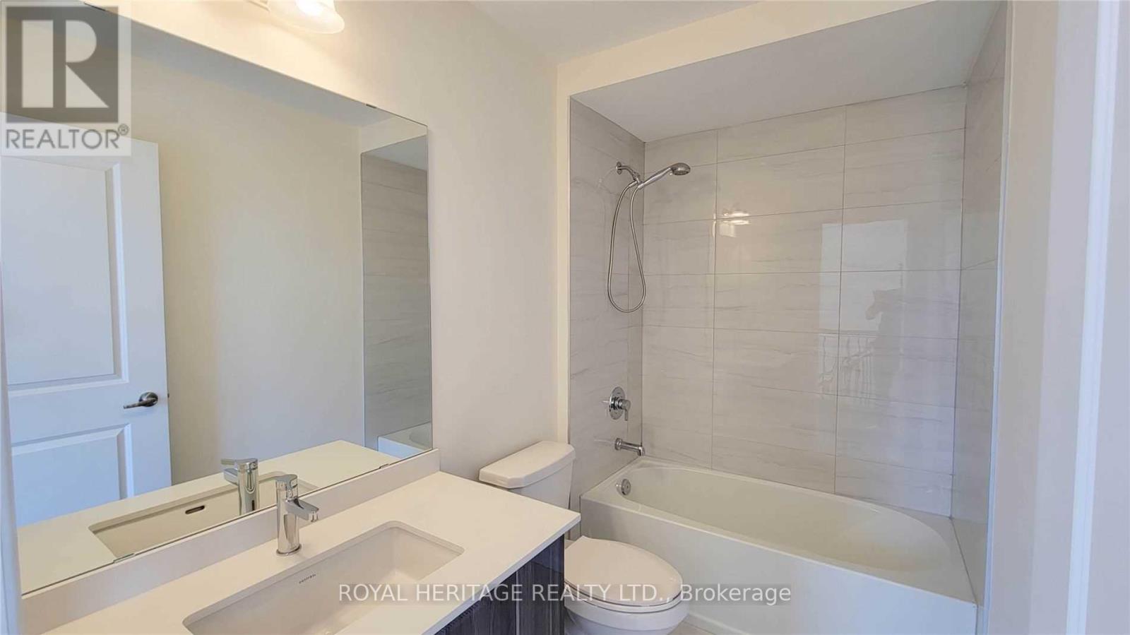 Photo 13 of 46 Lake Trail Way, Whitby ON