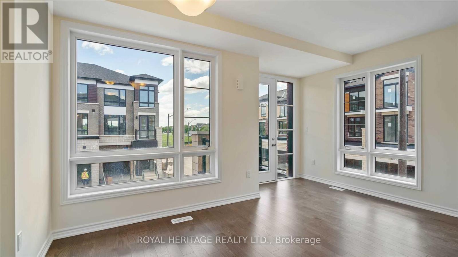 Photo 5 of 46 Lake Trail Way, Whitby ON